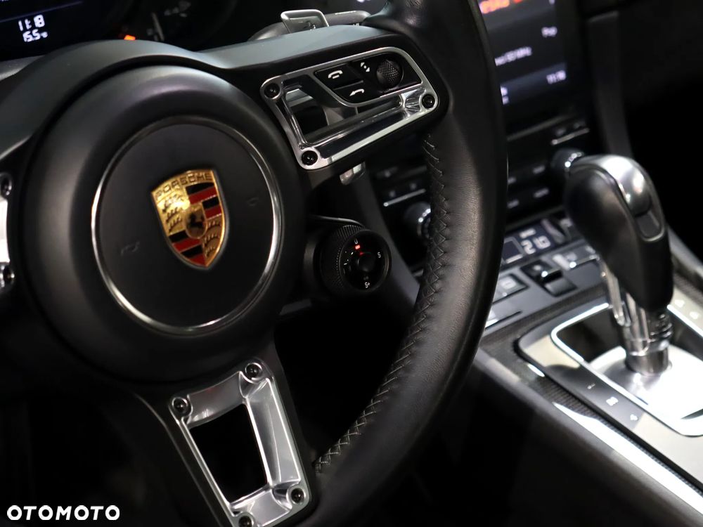 Porsche 911 Carrera 4 GTS PDK - 21