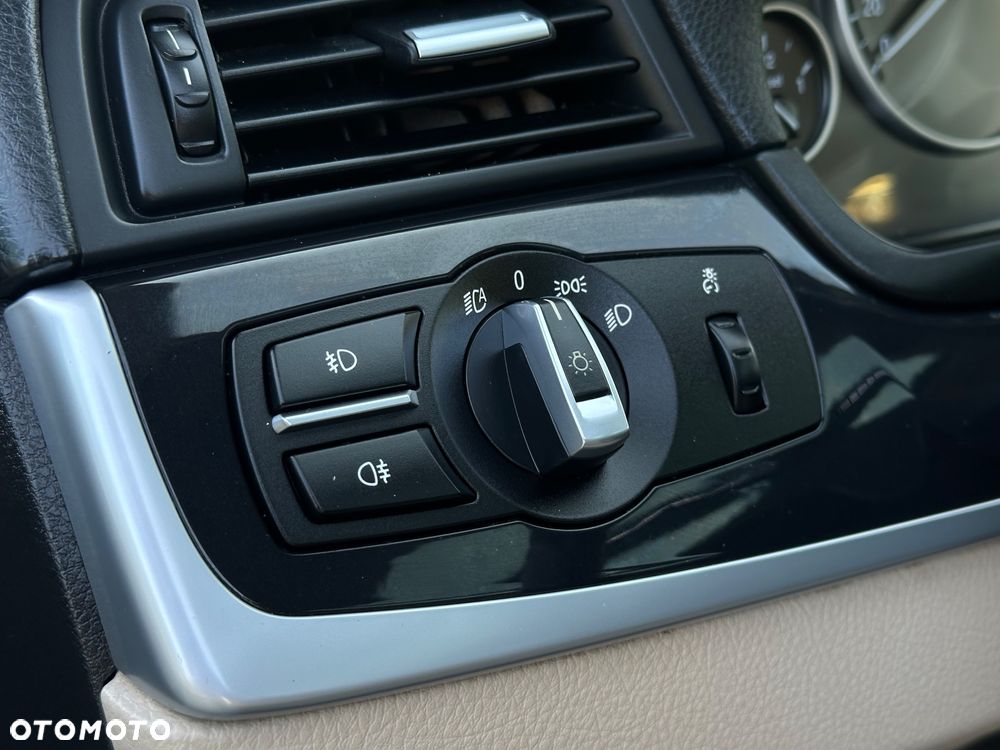 BMW Seria 5 530d xDrive Touring Sport-Aut Modern Line - 27