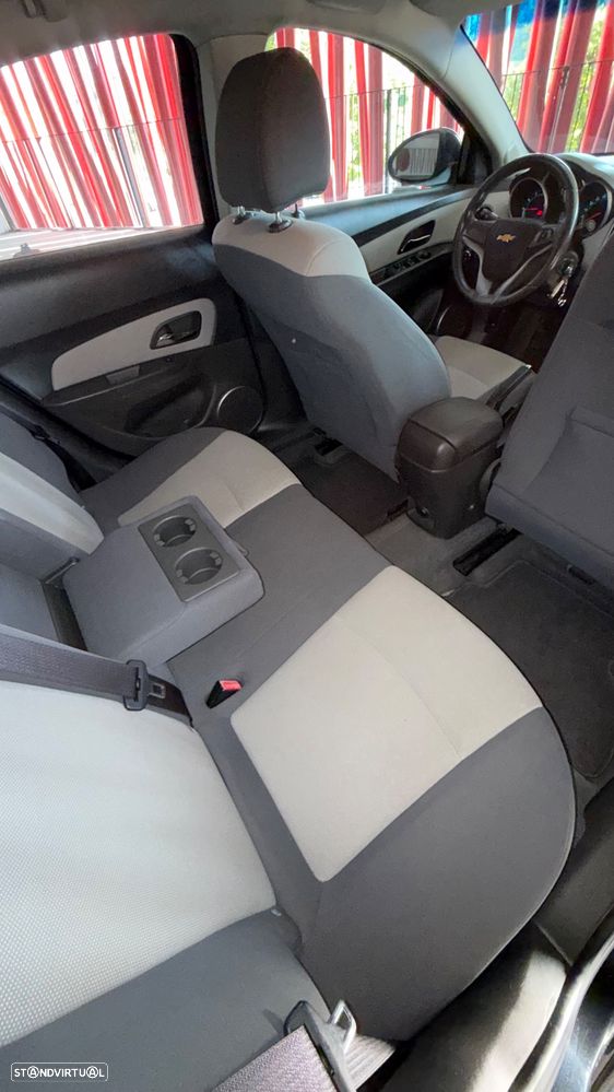 Chevrolet Cruze 1.6 LS - 8