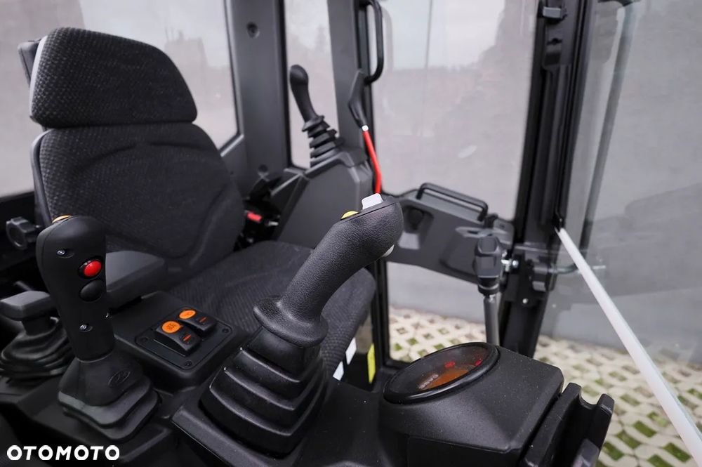 Case CX19D nowa nieużywana od autoryzowanego dealera - 6