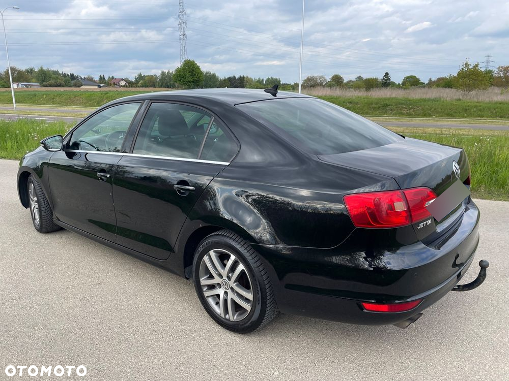 Volkswagen Jetta 2.0 TDI Highline - 7