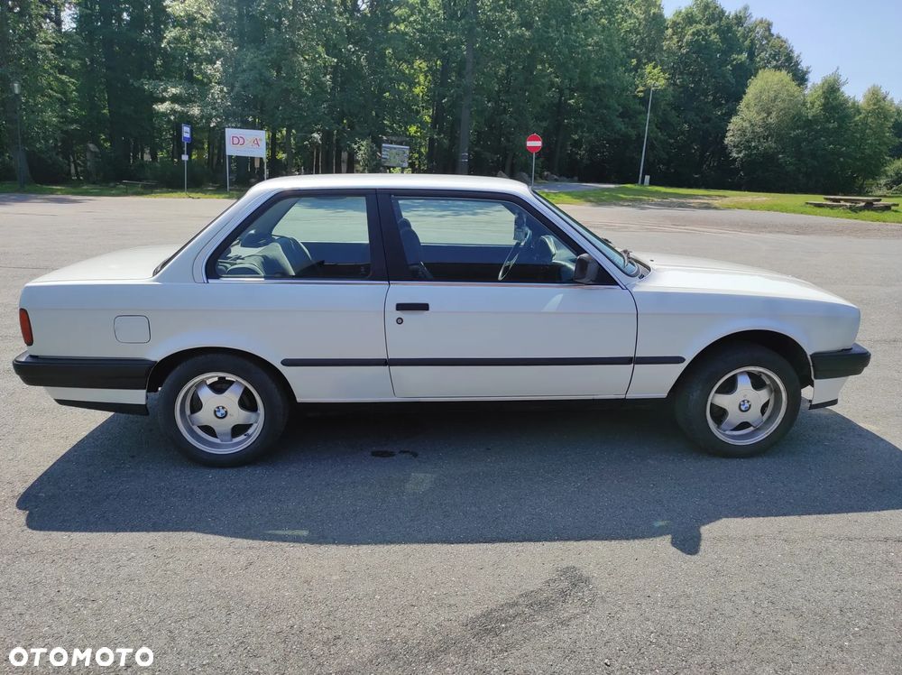 BMW Seria 3 318i - 4