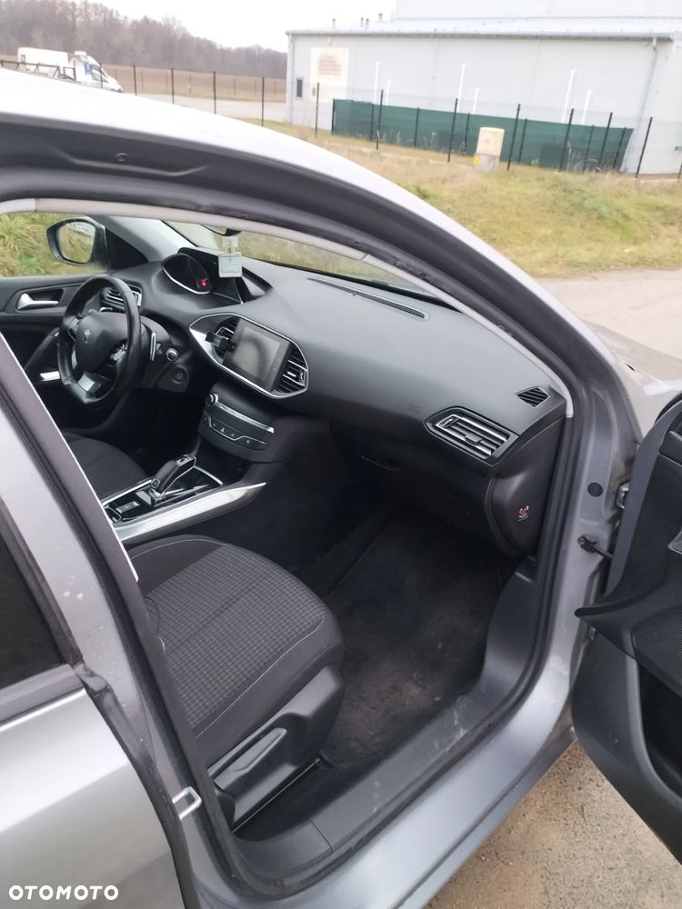 Peugeot 308 1.5 BlueHDi Active S&S EAT8 - 11