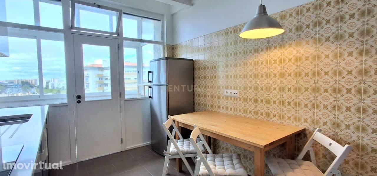 T2 espaçoso e luminoso junto ao Metro do Lumiar - Grande imagem: 3/27