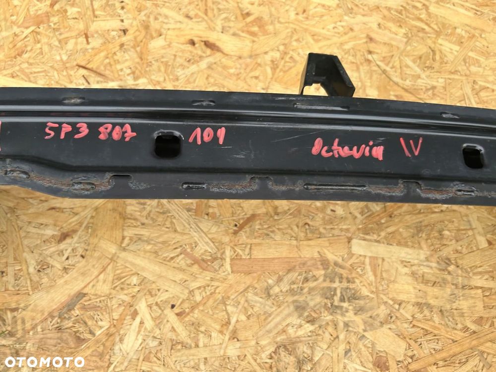 SKODA OCTAVIA IV 4 BELKA WZMOCNIENIE ZDERZAKA PRZEDNIA 5F3807109 - 5