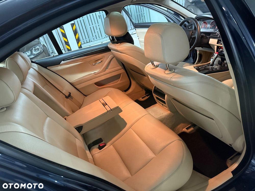 BMW Seria 5 528i xDrive - 12