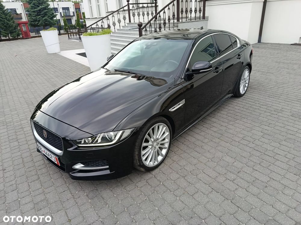 Jaguar XE D180 R-Dynamic S - 3