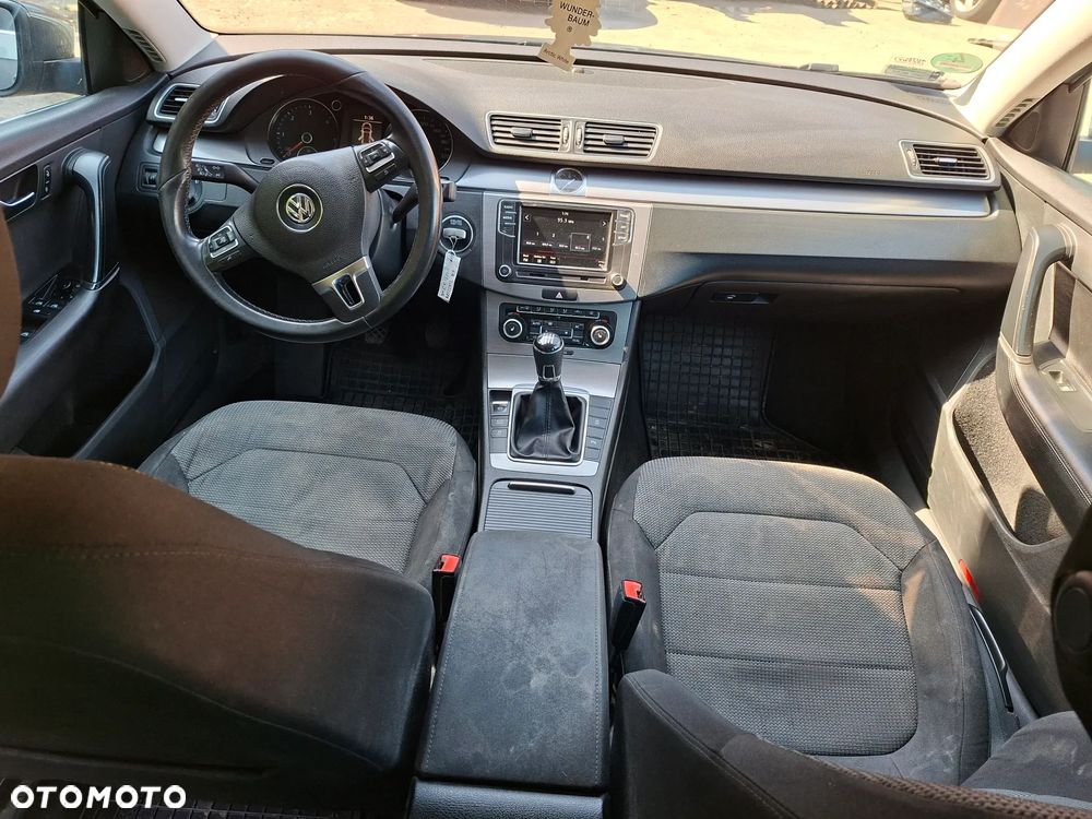 Volkswagen Passat 2.0 TDI DPF Comfortline - 28