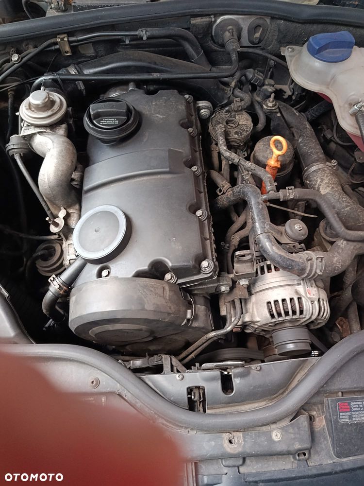 Volkswagen Passat 1.9 TDI Highline - 9