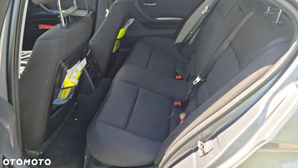 BMW Seria 3 318d - 13