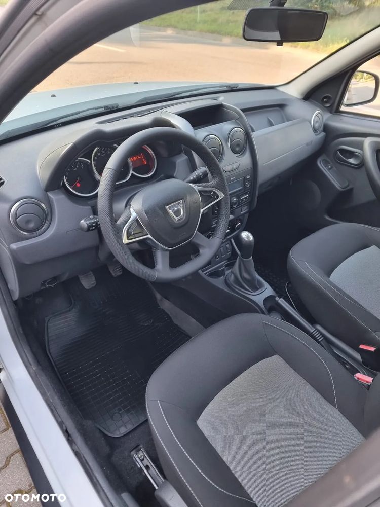 Dacia Duster 1.6 SCe Laureate S&S - 9