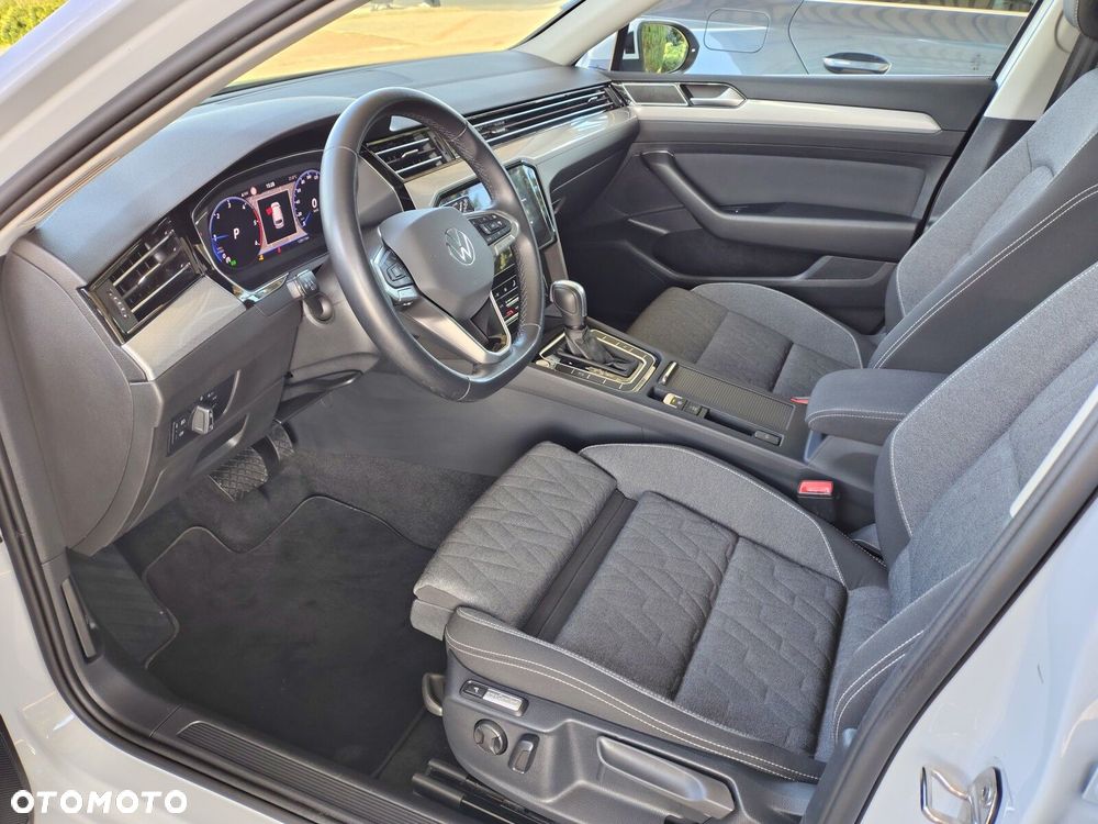 Volkswagen Passat - 16