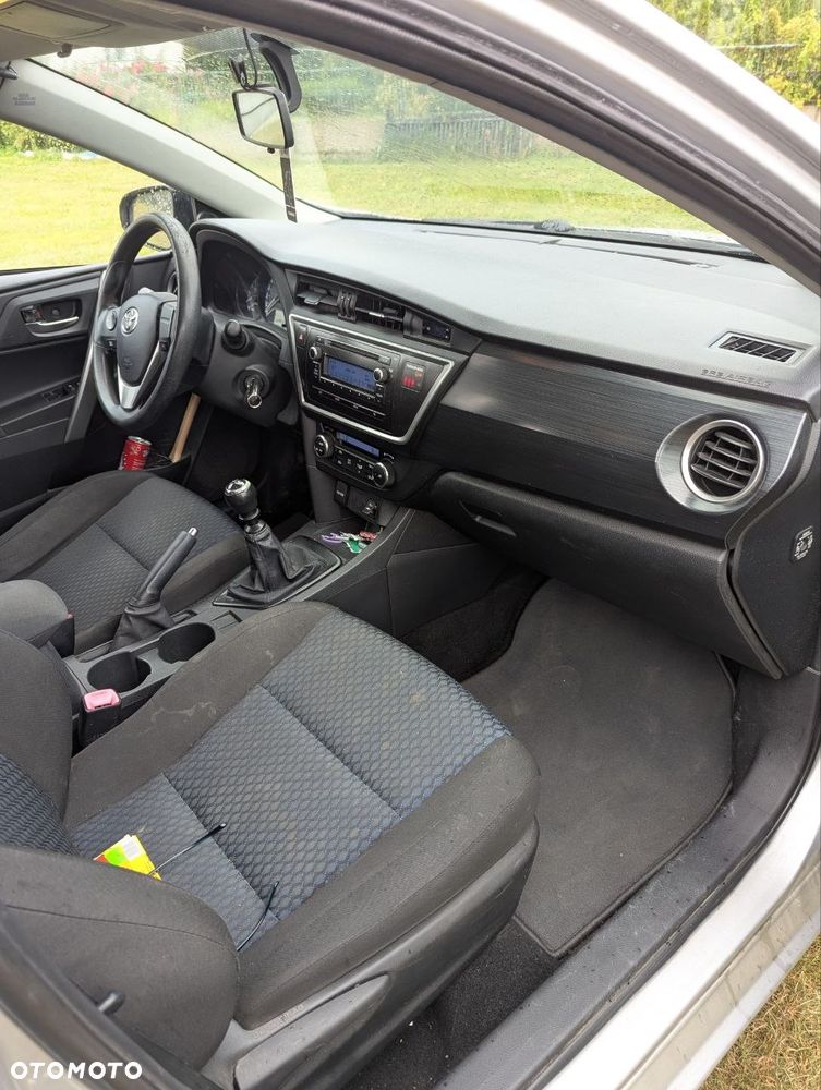 Toyota Auris 2013 photo 5