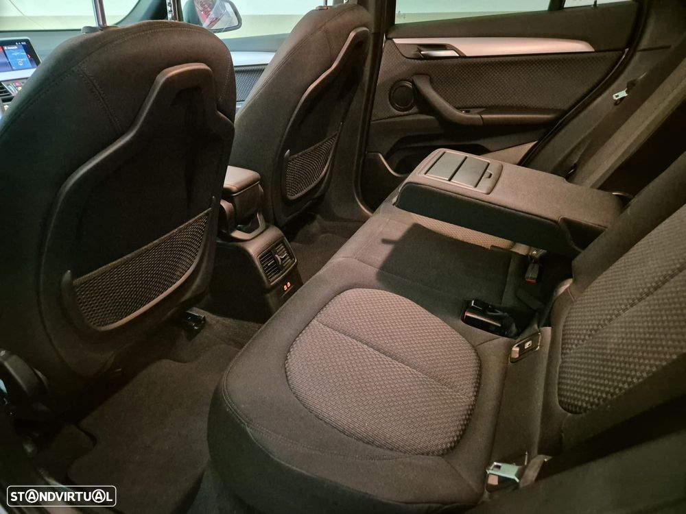 BMW X1 25 e xDrive Corporate Edition - 11