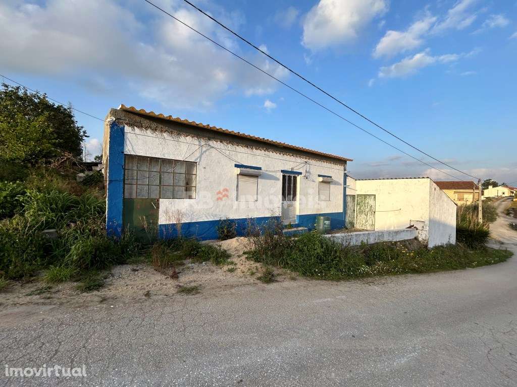 Moradia T2 para recuperar com terreno - Linhaceira, Tomar - Grande imagem: 3/34