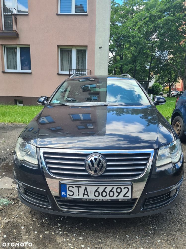 Volkswagen Passat - 1