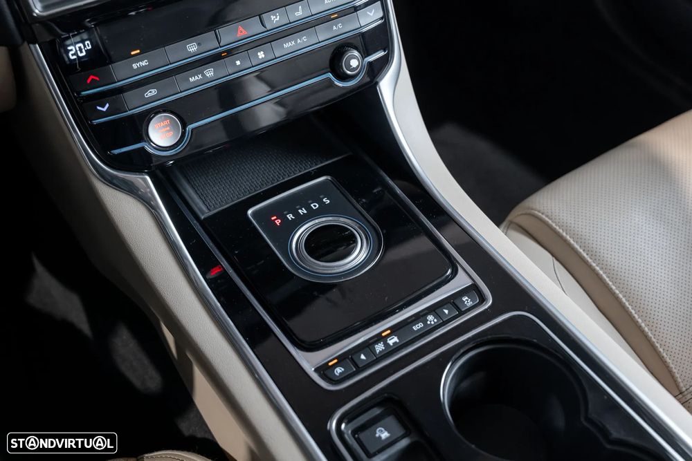 Jaguar XE 2.0 D Prestige Aut. - 19