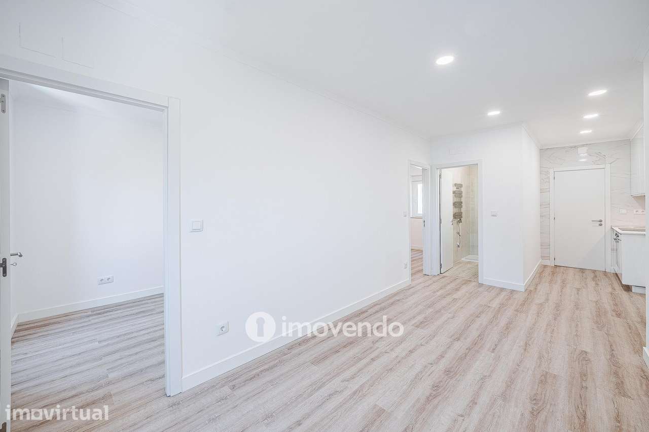 Apartamento T2 totalmente remodelado, com cozinha equipada, em Algés - Grande imagem: 2/37