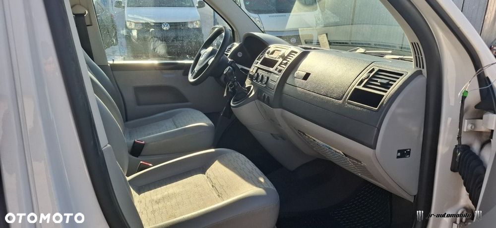 Volkswagen Caravelle - 9