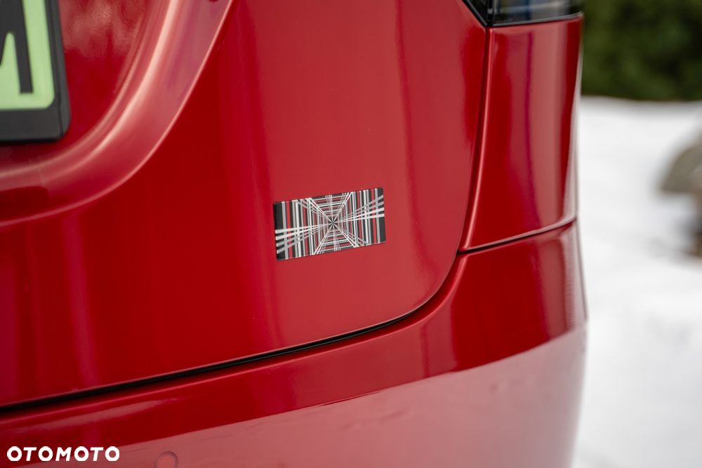 Tesla Model X - 18