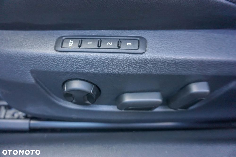 Skoda Superb 2.0 TSI L&K DSG - 25