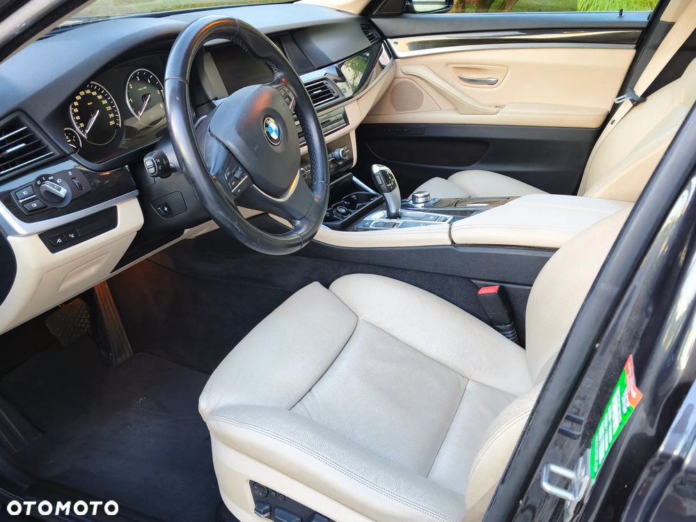 BMW Seria 5 525d xDrive Sport-Aut Luxury Line - 21