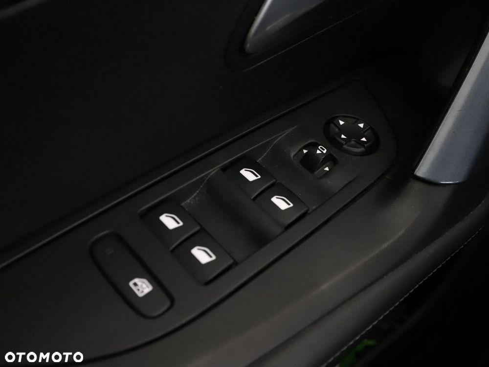 Peugeot 2008 1.2 Pure Tech Allure S&S - 37