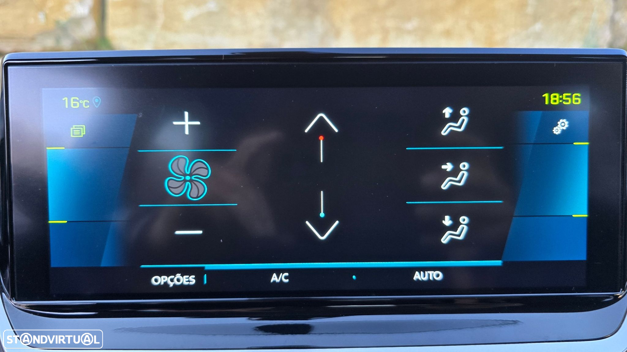 Peugeot e-208 Allure - 35