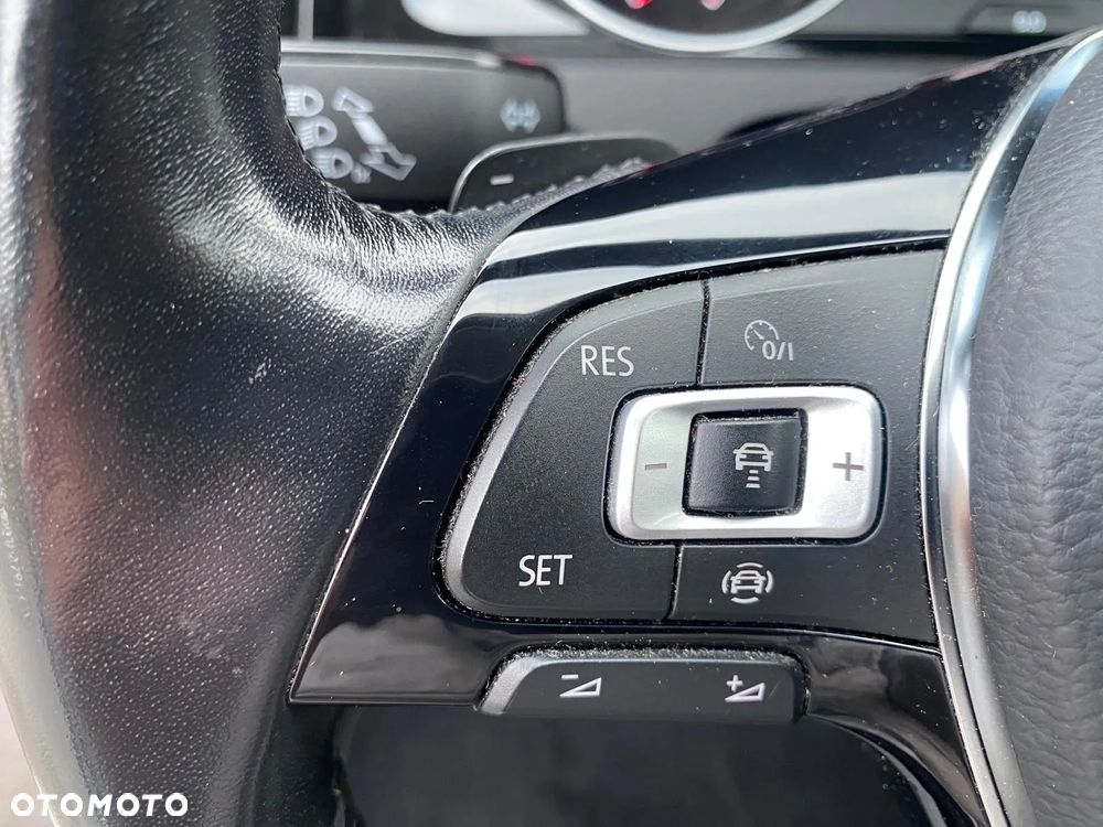 Volkswagen Golf 2.0 BlueTDI DSG Highline - 30