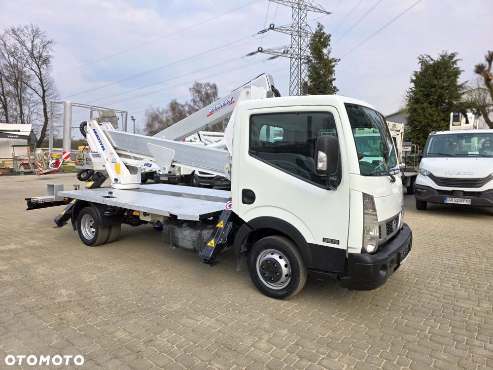 Nissan Cabstar / Multitel HX195 - 4