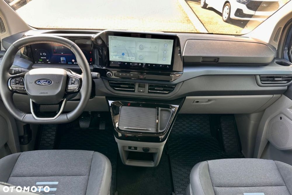 Ford Tourneo Custom - 12