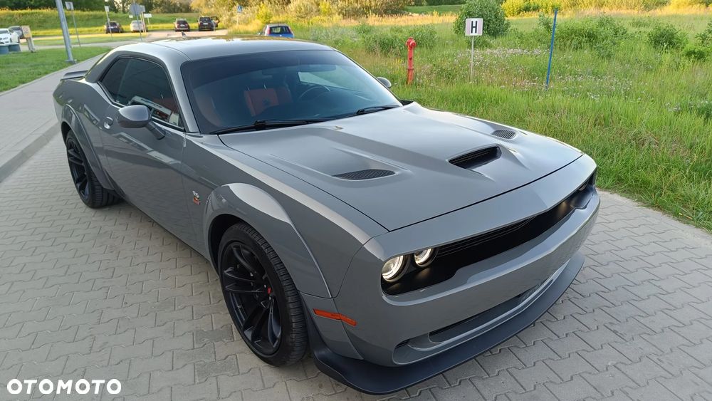 Dodge Challenger - 11
