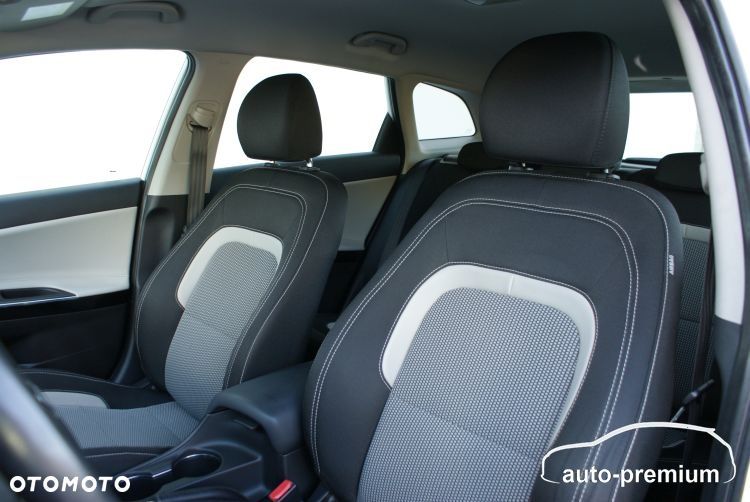 Kia Ceed 1.6 GDI Dream Team Edition - 23