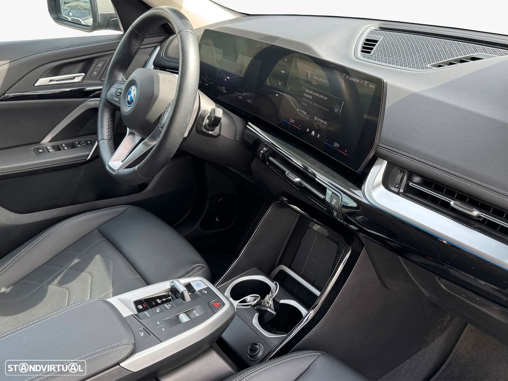 BMW iX1 eDrive20 xLine - 12