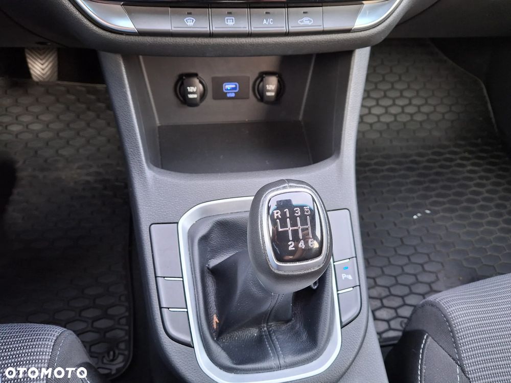 Hyundai i30 1.5 DPI Classic + - 20
