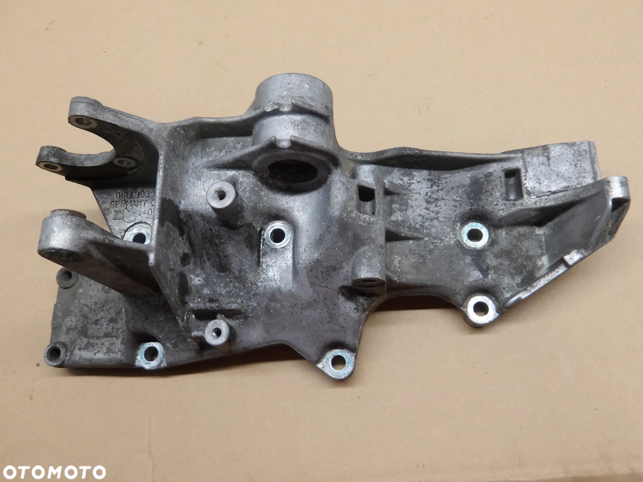 AUDI A4 B5 94-97 SEDAN 1.6B ŁAPA ALTERNATORA 06B903143F - 1