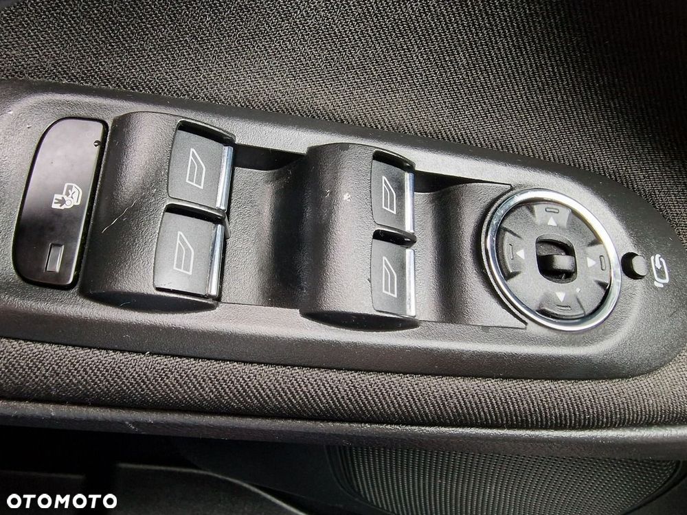 Ford S-Max 2.0 TDCi DPF Champions Edition - 36
