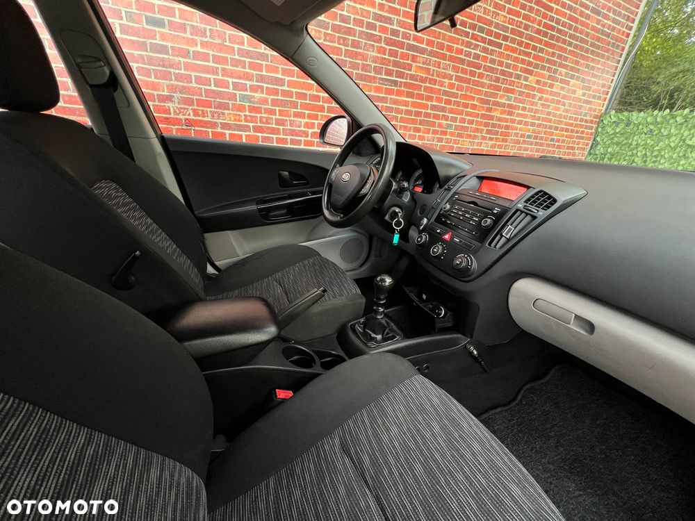 Kia Ceed - 10