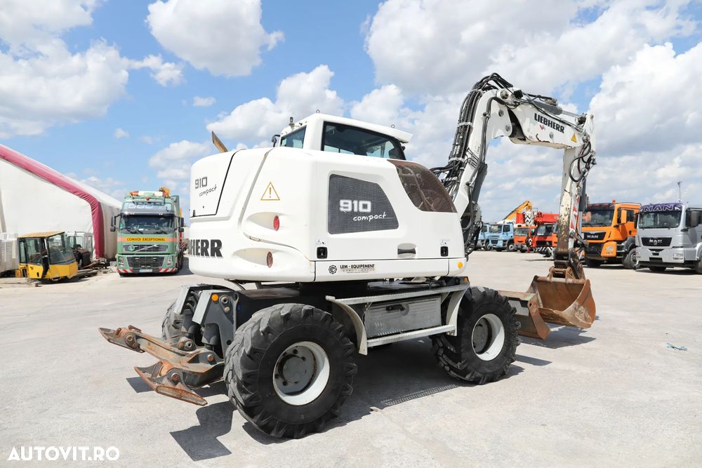 Liebherr A910 Compact - 5