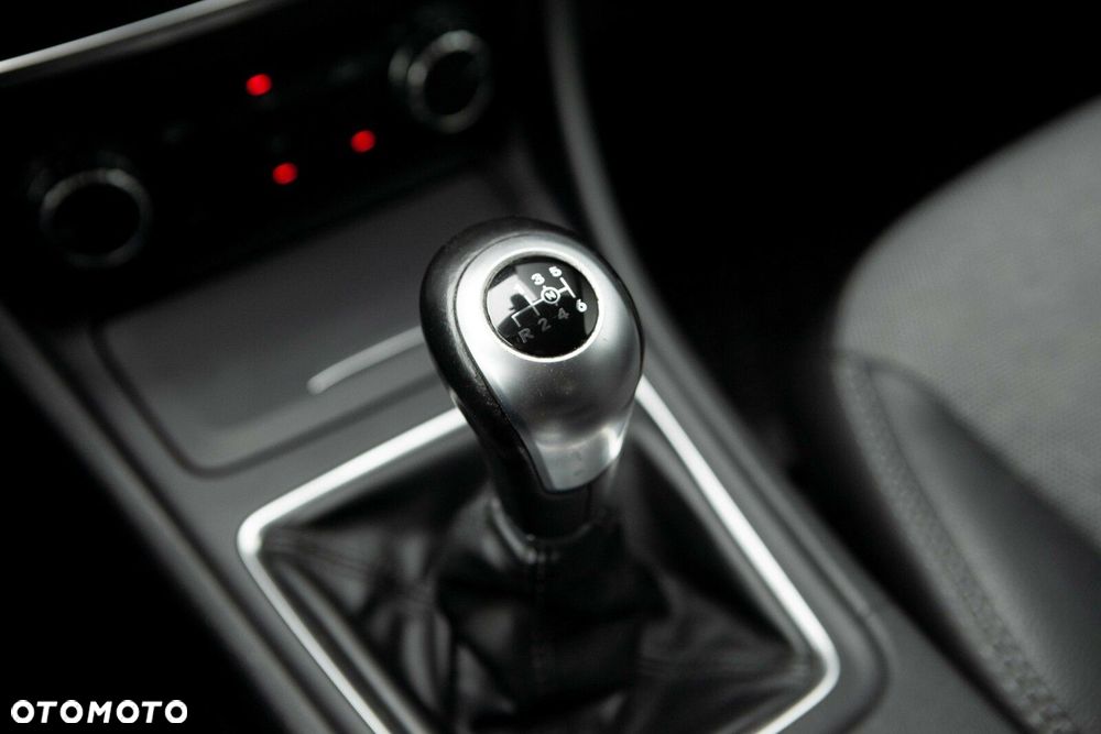 Mercedes-Benz GLA - 28