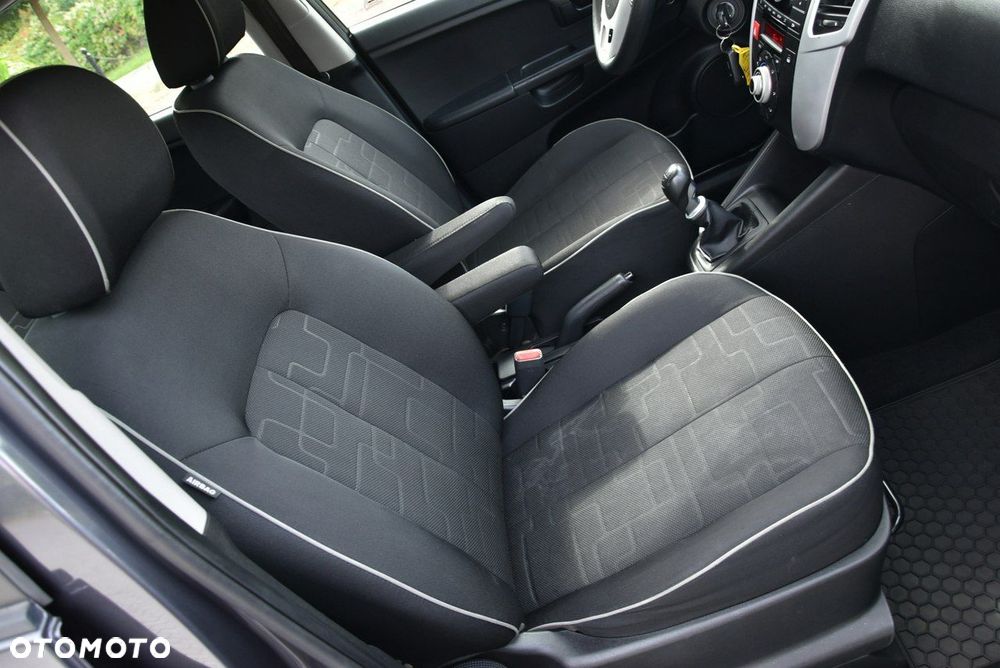 Kia Venga - 15