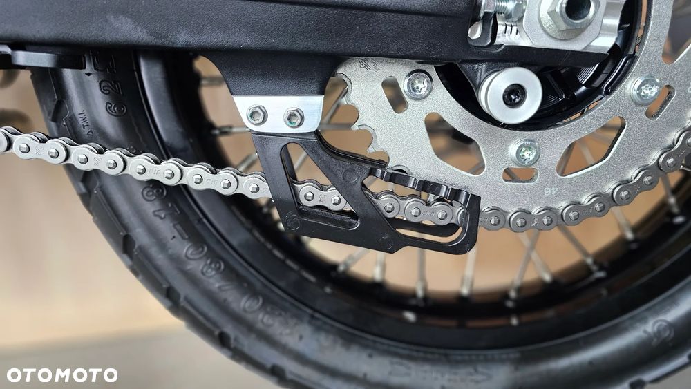 QJMOTOR SRT 300DX - 17