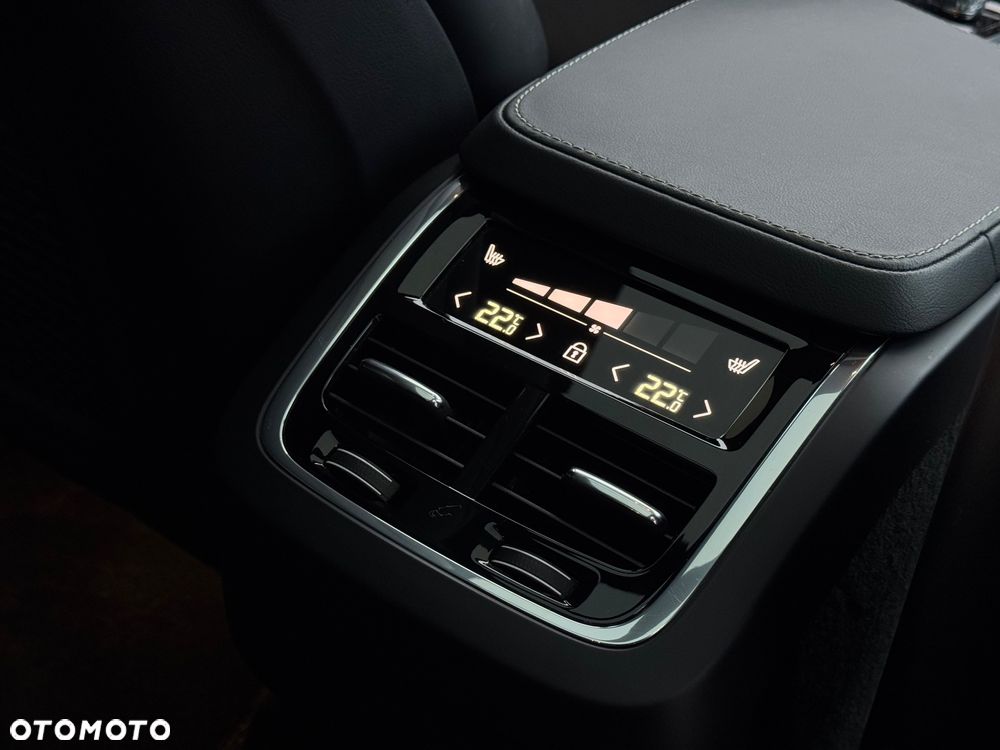 Volvo XC 90 B5 D AWD Ultimate Dark - 34