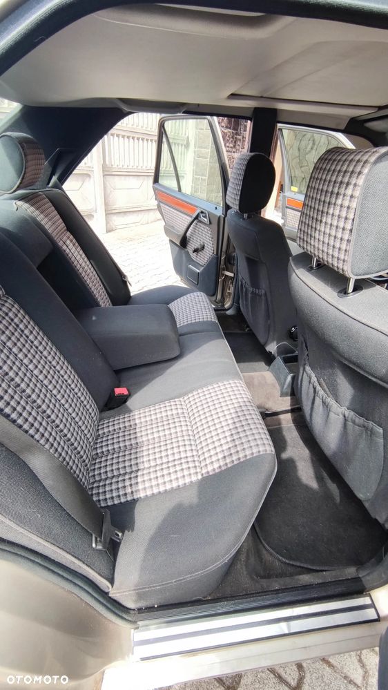 Mercedes-Benz W124 (1984-1993) - 11