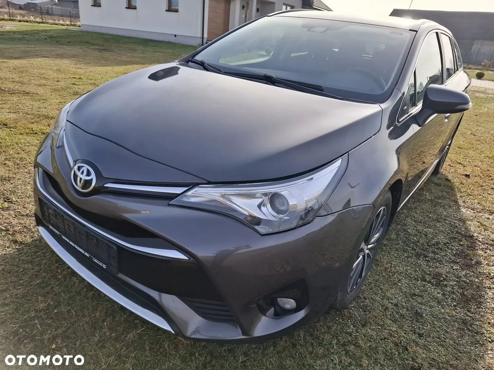 Toyota Avensis 2.0 D-4D Prestige - 2