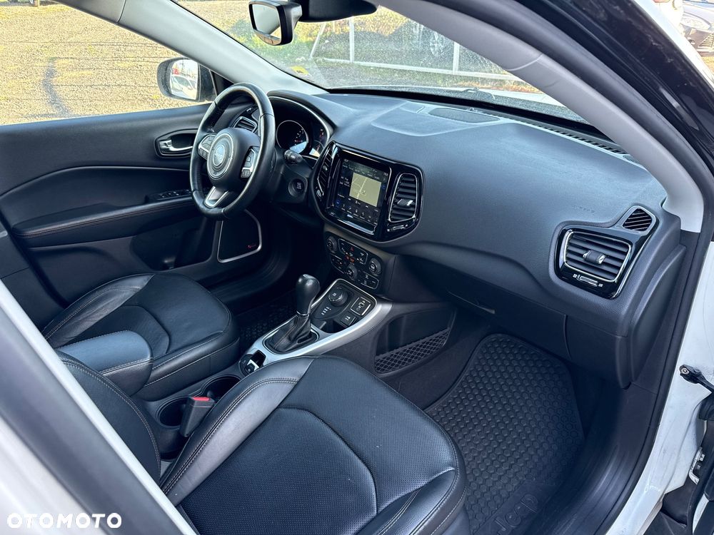 Jeep Compass - 24