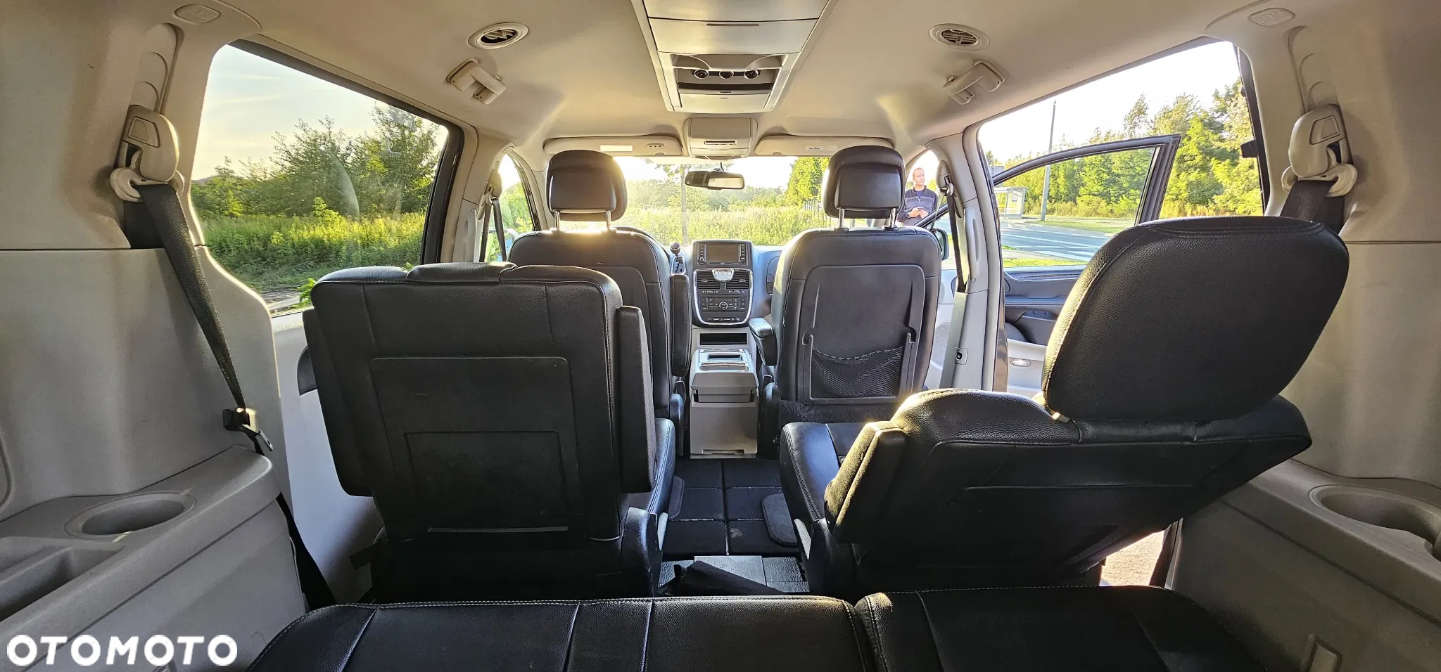 Chrysler Town & Country 3.6 Limited - 8