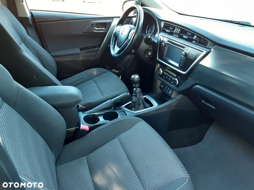 Toyota Auris - 16