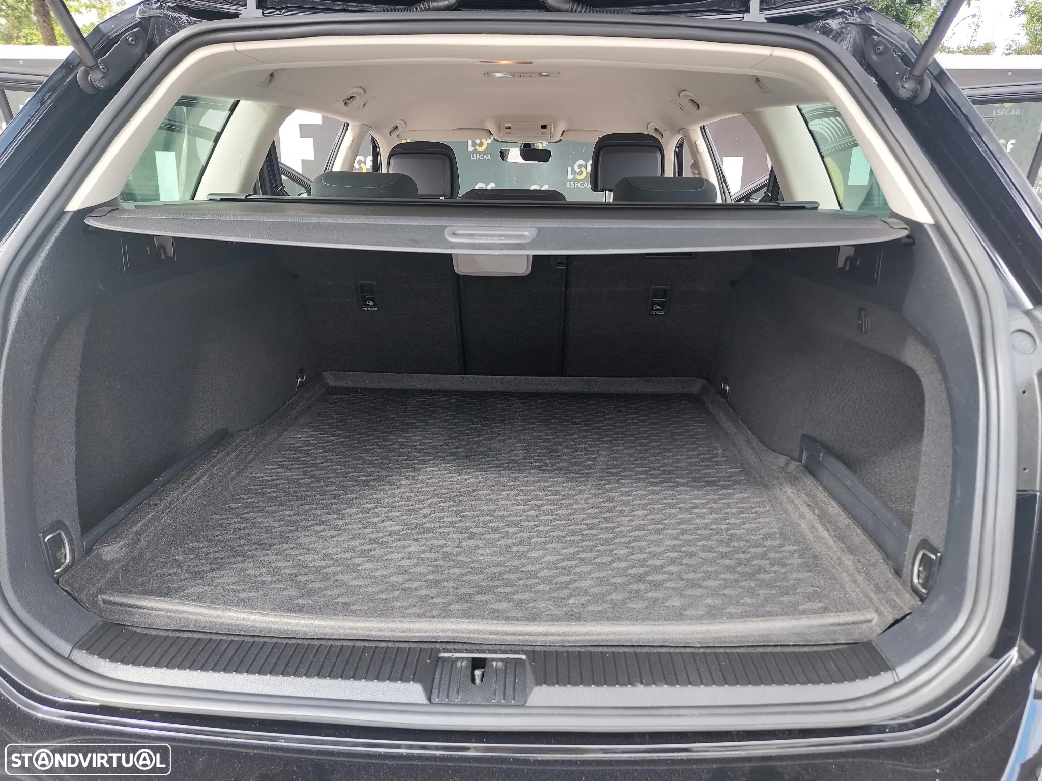 VW Passat Variant 1.6 TDI Confortline - 32