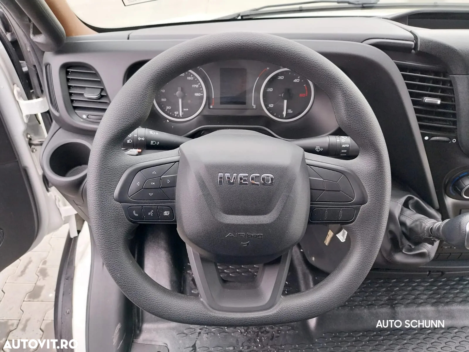 Iveco Bus - 22+1+1 locuri - 8